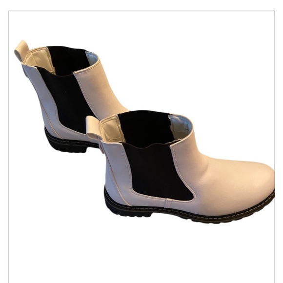 NWOT CORKY'S | TO BE HONEST SLIP ON BOOTIES IN WHITE SIZE 10 - Picture 3 of 8